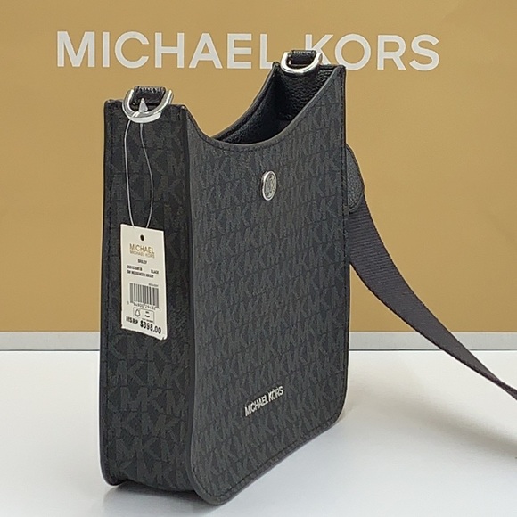 MICHAEL KORS
Briley Small Logo Messenger Bag BLACK SIGNATURE COLOR - Picture 7 of 15